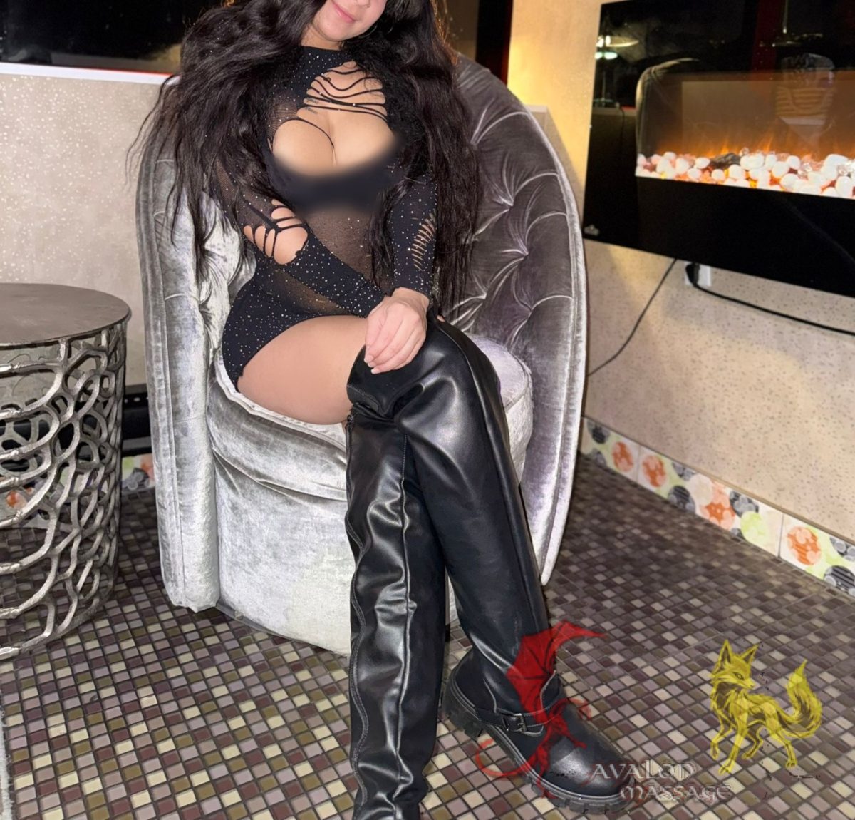 Chanel - masseuse in Salon Avalone