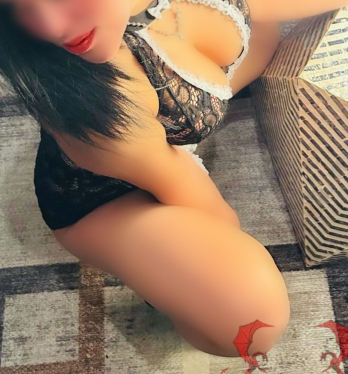 Lily - masseuse in Salon Avalone