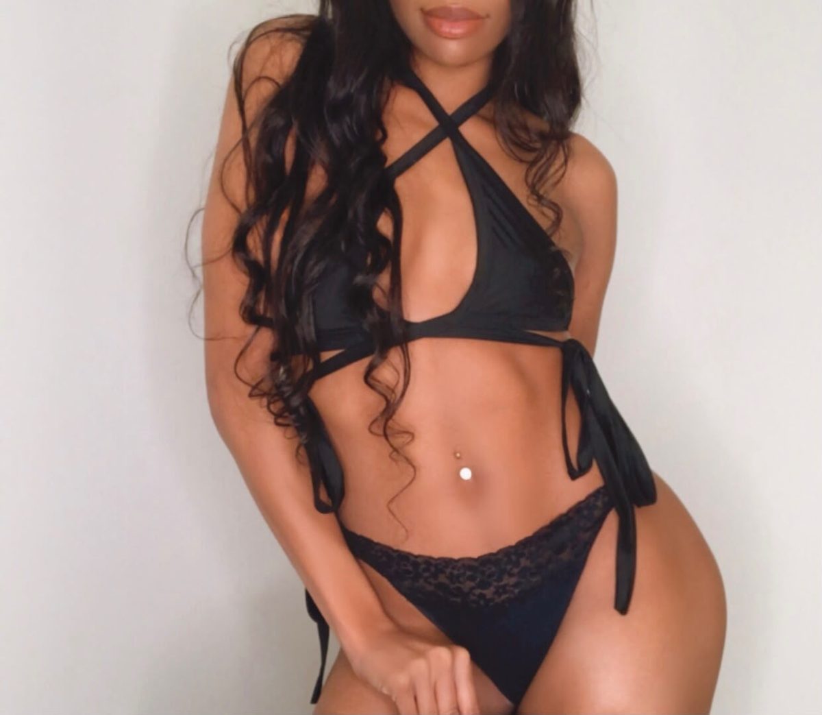 Aliyah - masseuse in Salon Avalone